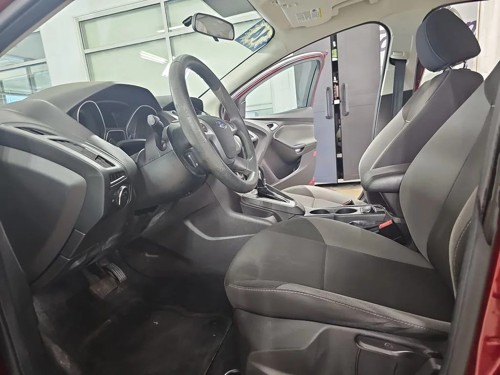 Used 2014 Red Ford SE image 18