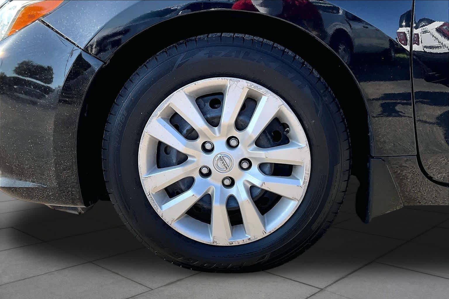 Used 2018 Super Black Nissan 2.5 S image 11