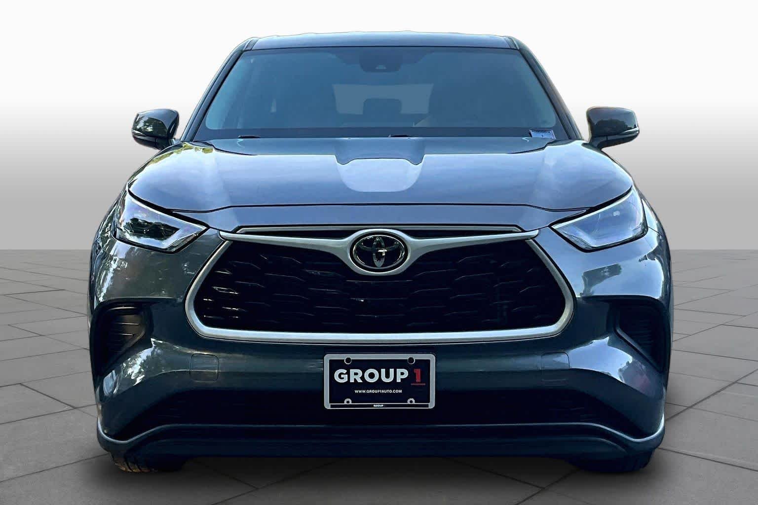 Used 2023 Magnetic Gray Metallic Toyota L image 4