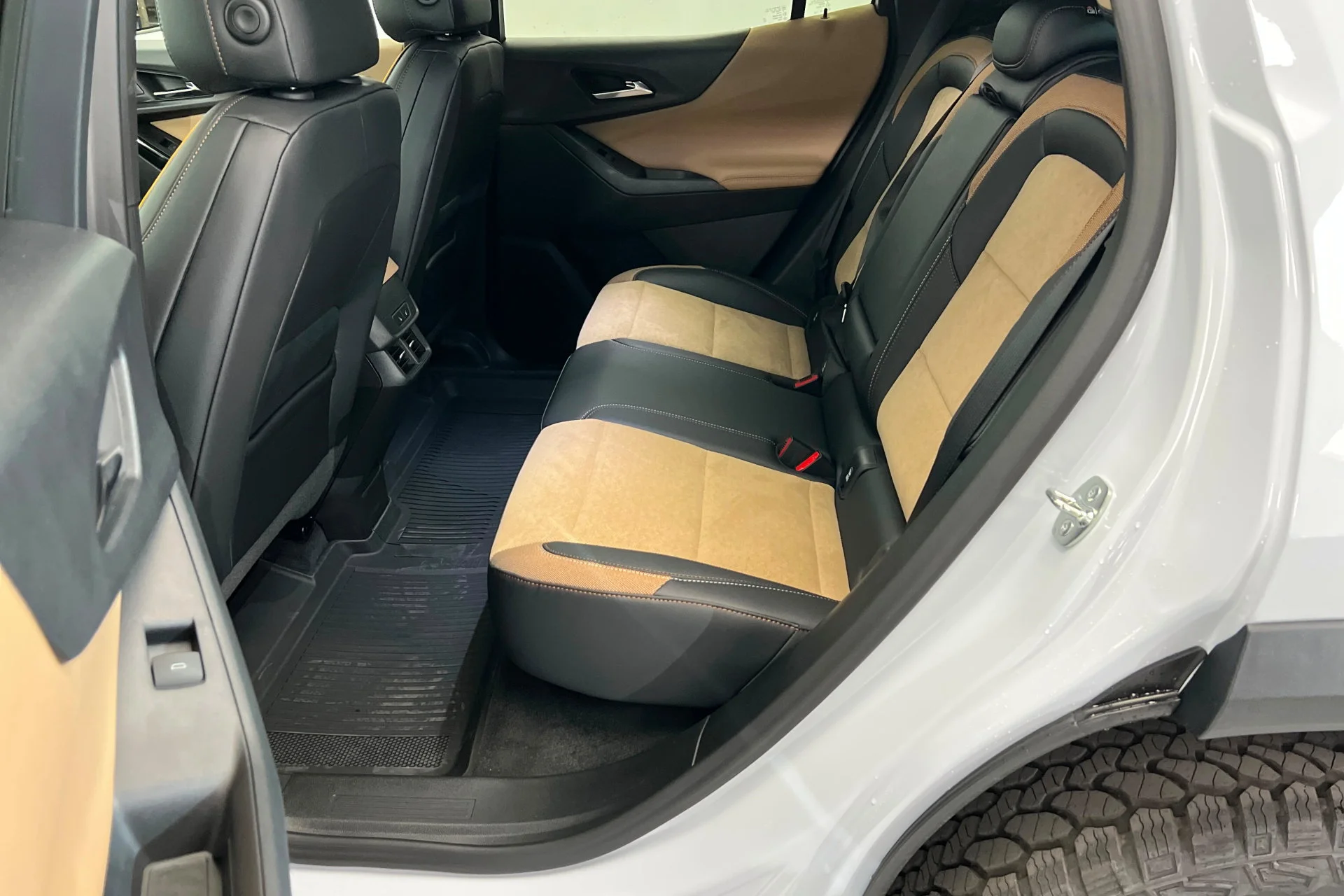 2027 Chevrolet Equinox ACTIV - Photo 21