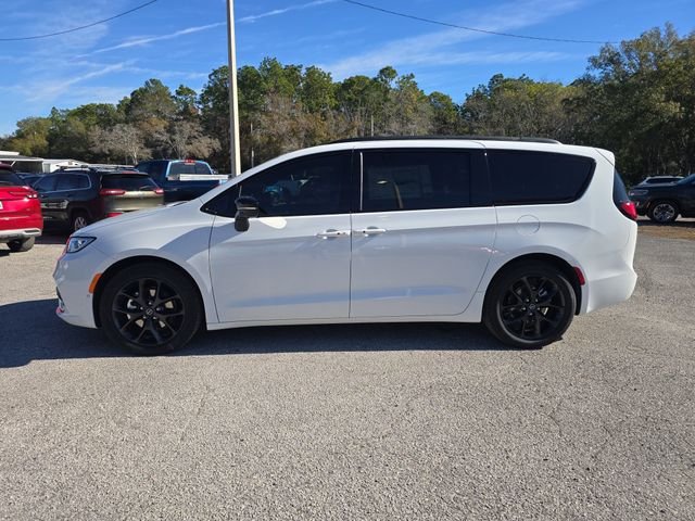 New 2026 Bright White Clear-Coat Exterior Paint Chrysler Select image 6