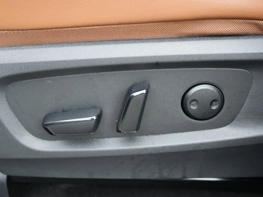 Used 2024 White Nissan Platinum image 34