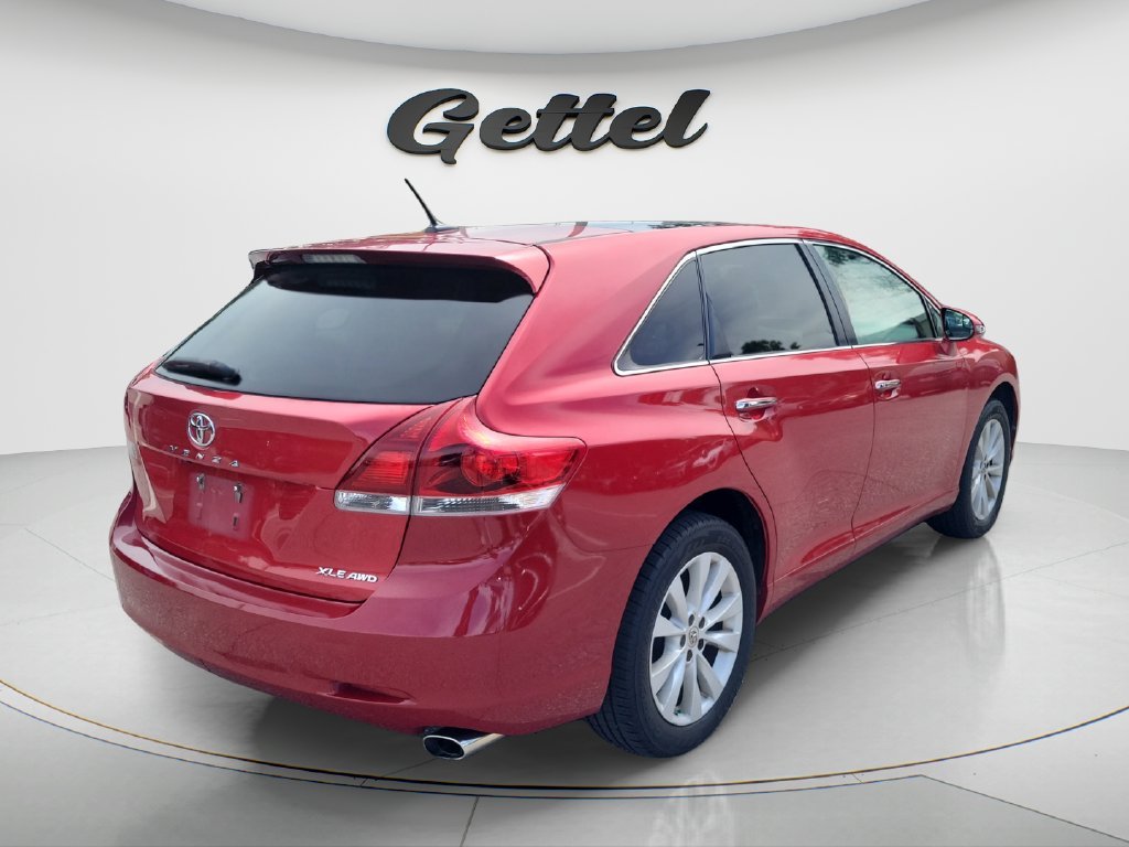 Used 2015 Red Toyota XLE image 5