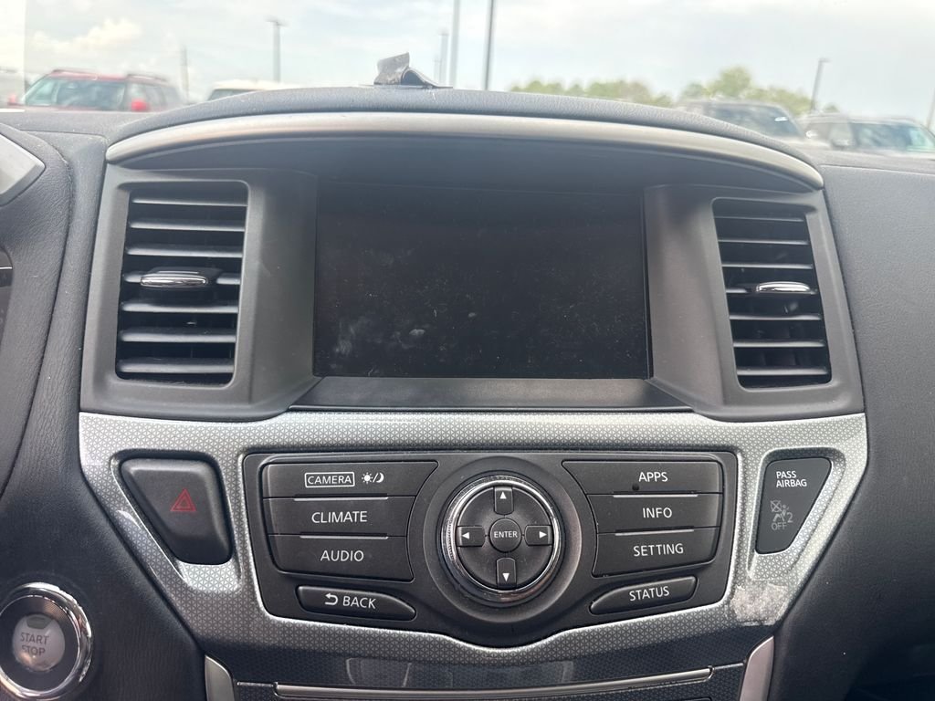 Used 2017 Silver Nissan SL image 17