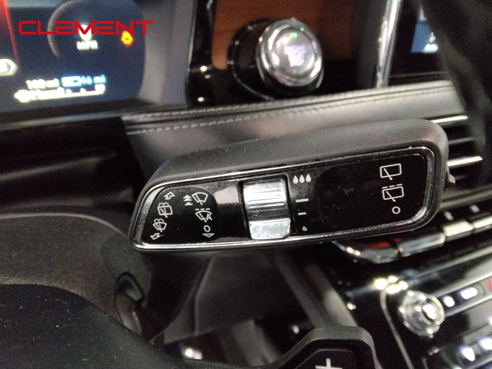 Used 2021 Black Lincoln Grand Touring image 17