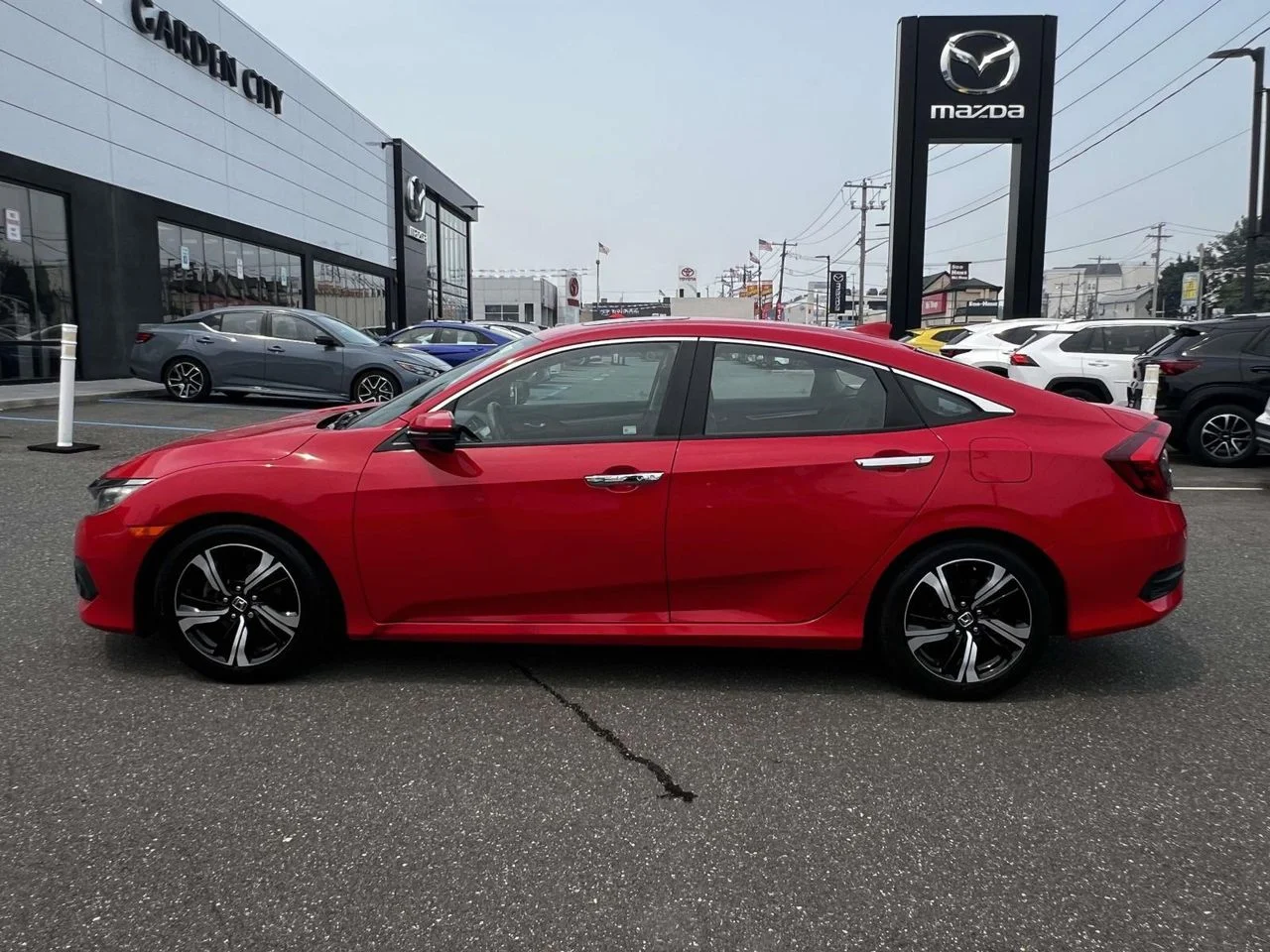 Used 2016 Red Honda Touring image 3