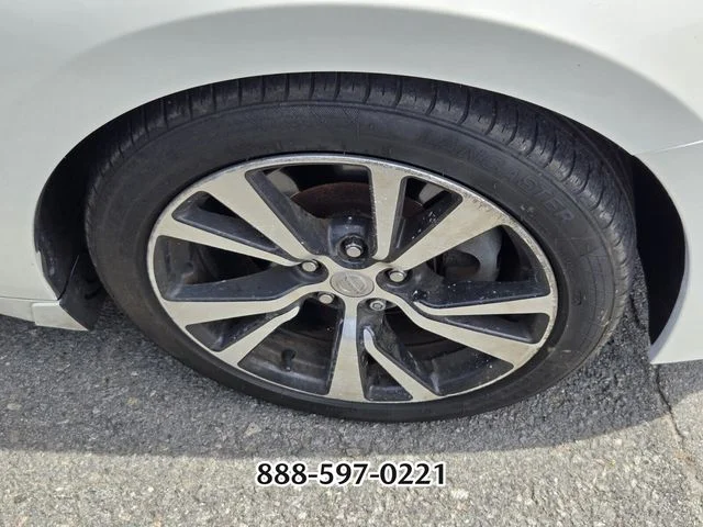Used 2016 White Nissan Platinum image 7