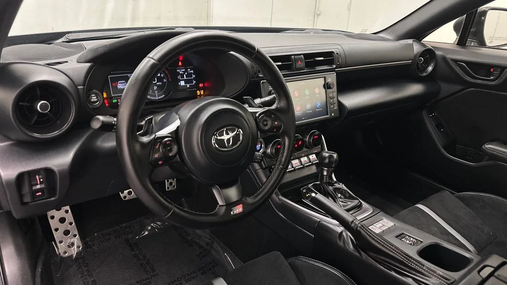 Used 2022  Toyota Premium image 24