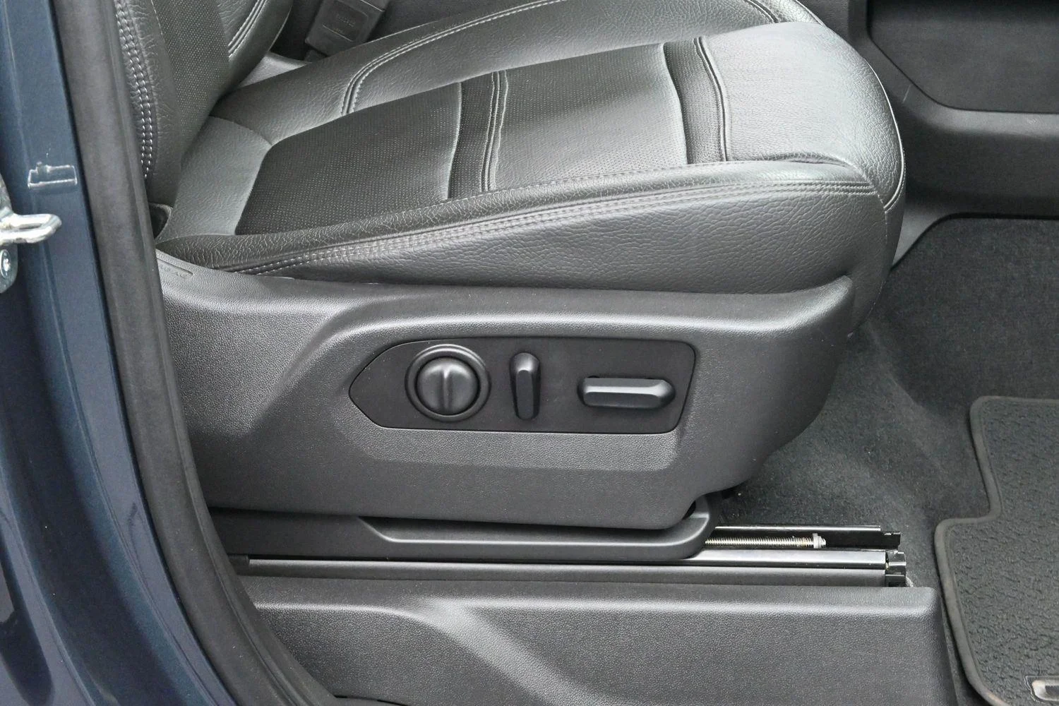 Used 2020 Dark Sky Metallic GMC Denali image 33