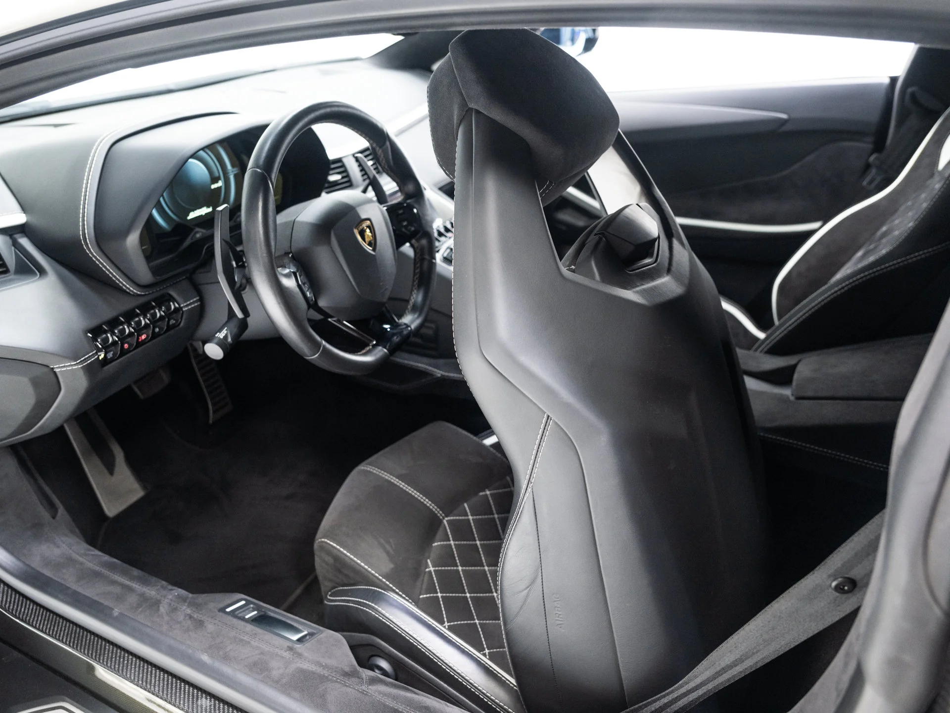 Used 2018 Bianco Isis Lamborghini  image 39