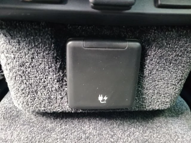 Used 2023 Gray Land Rover SE image 18