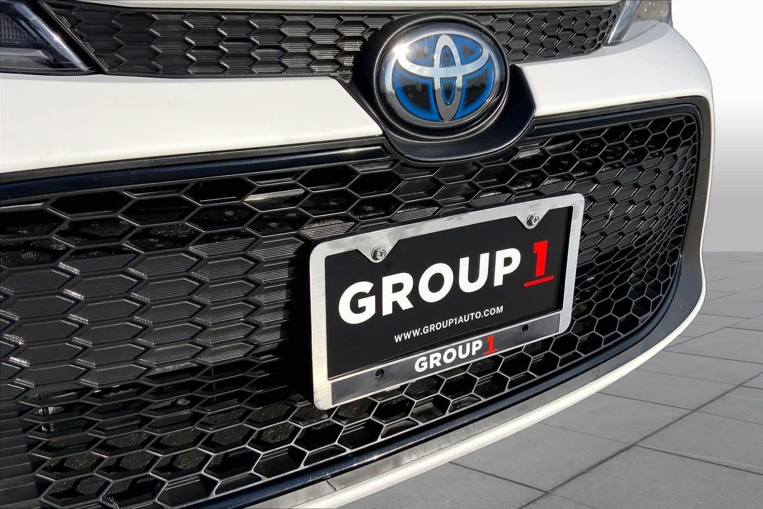Used 2020 Super White Toyota Hybrid LE image 29