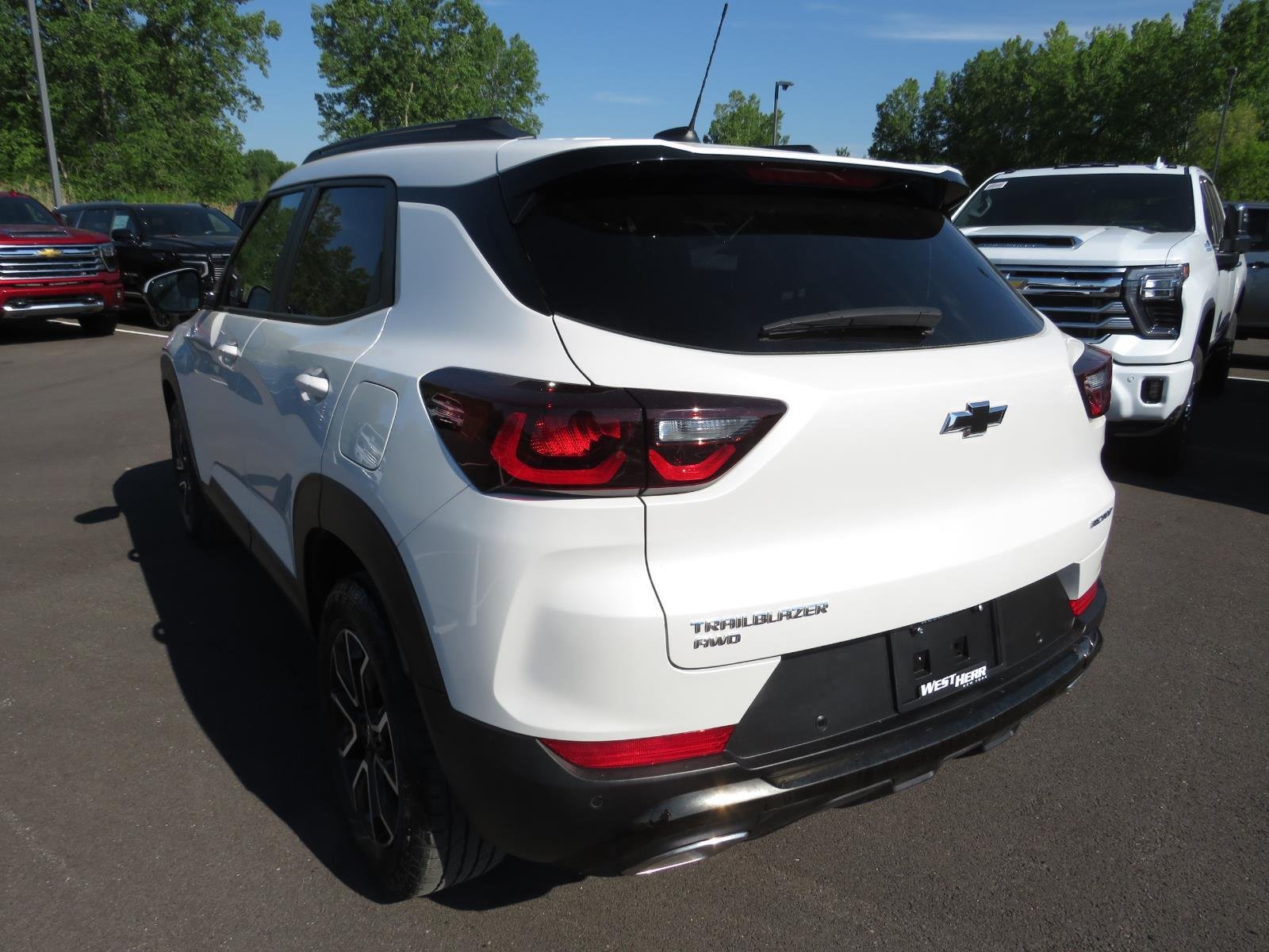 Used 2025 Pearl Chevrolet ACTIV image 17