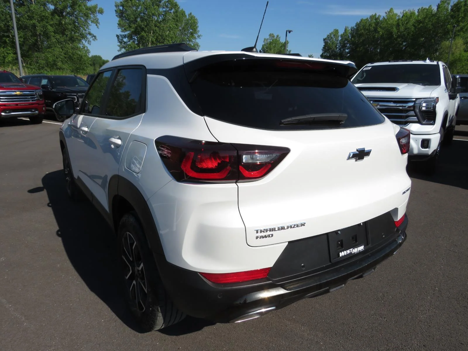 Used 2025 Pearl Chevrolet ACTIV image 17