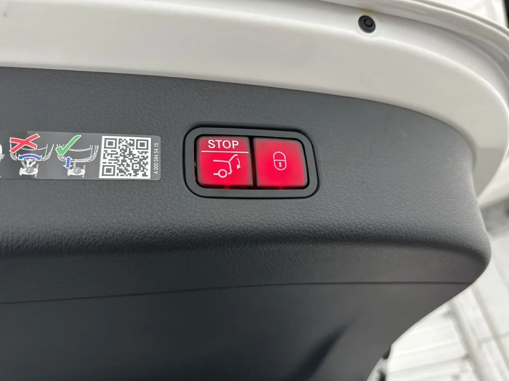 Used 2026 White Mercedes-Benz GLC 300 image 24