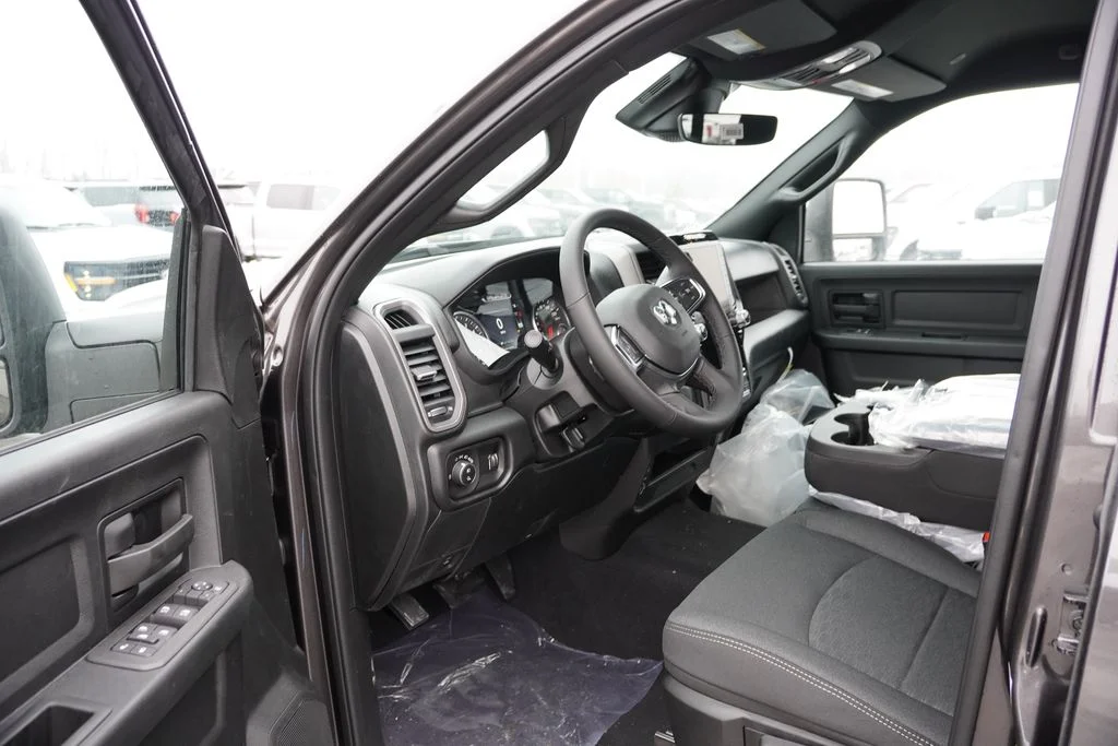 New 2026 Granite Crystal Metallic Clear-Coat Exterior Paint RAM Tradesman image 11