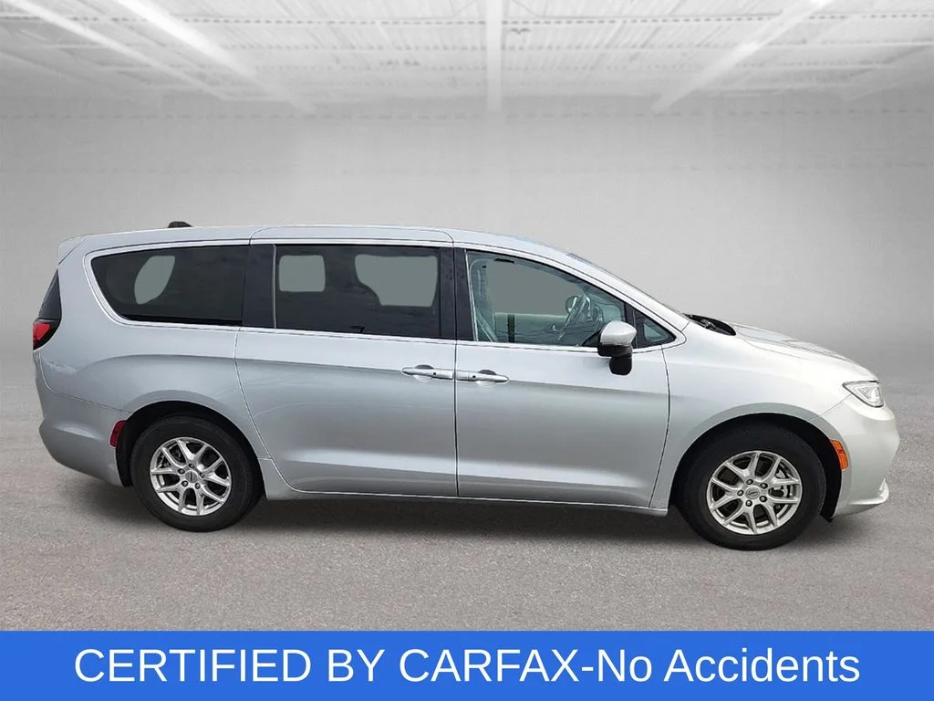 Used 2023 Chrysler Pacifica Touring L with VIN 2C4RC1BG6PR616008 for sale in Northfield, Minnesota
