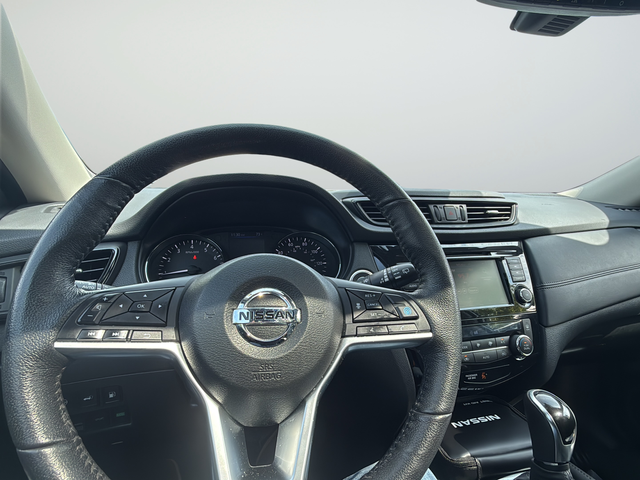Used 2019 White Nissan SL image 11