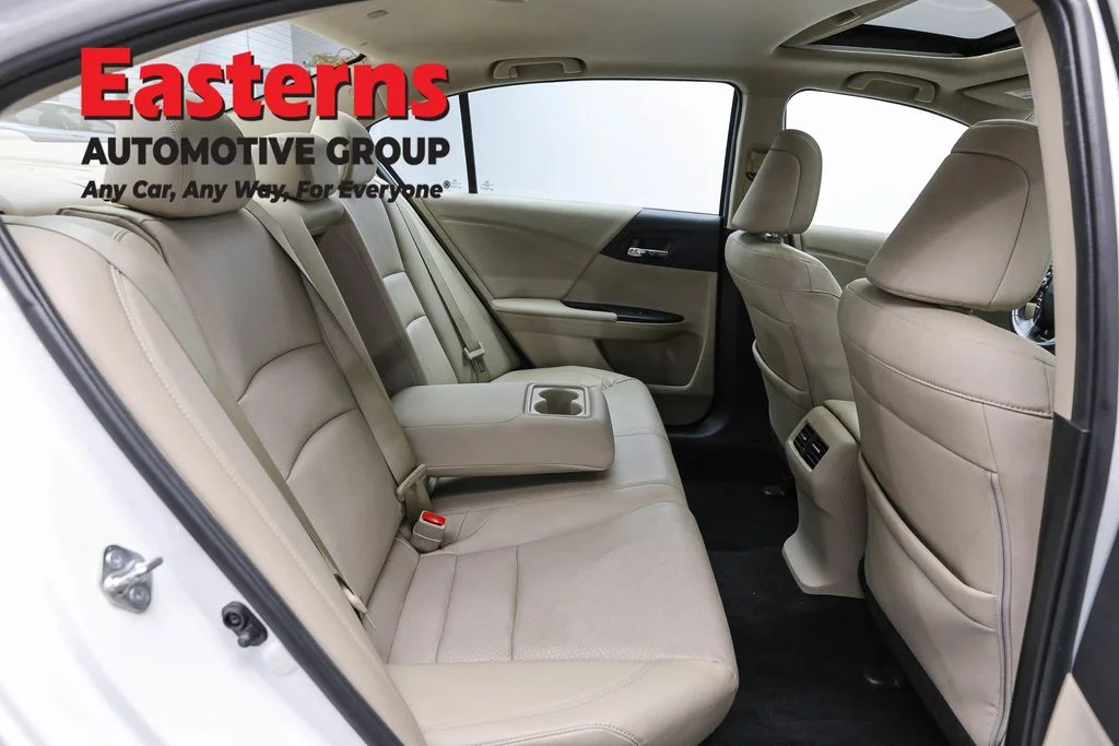 Used 2017 White Honda EX-L image 24