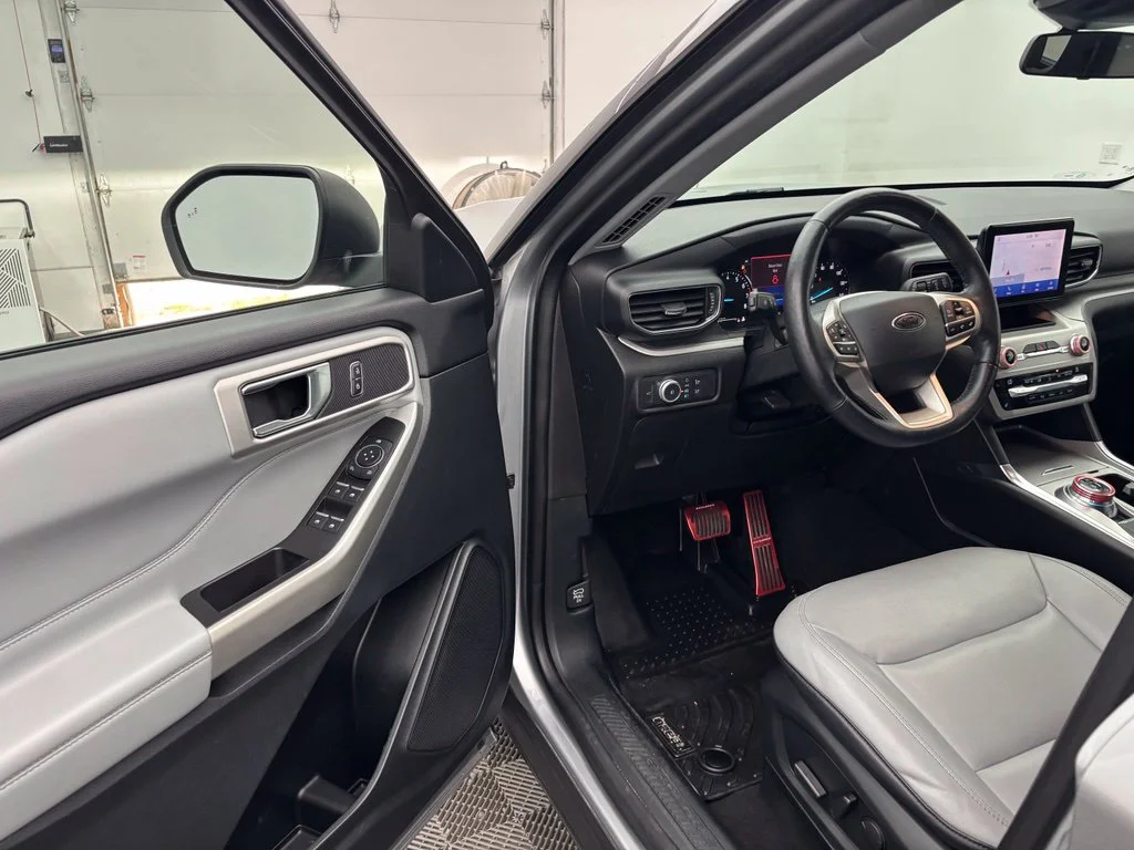 Used 2021 Silver Ford XLT image 17