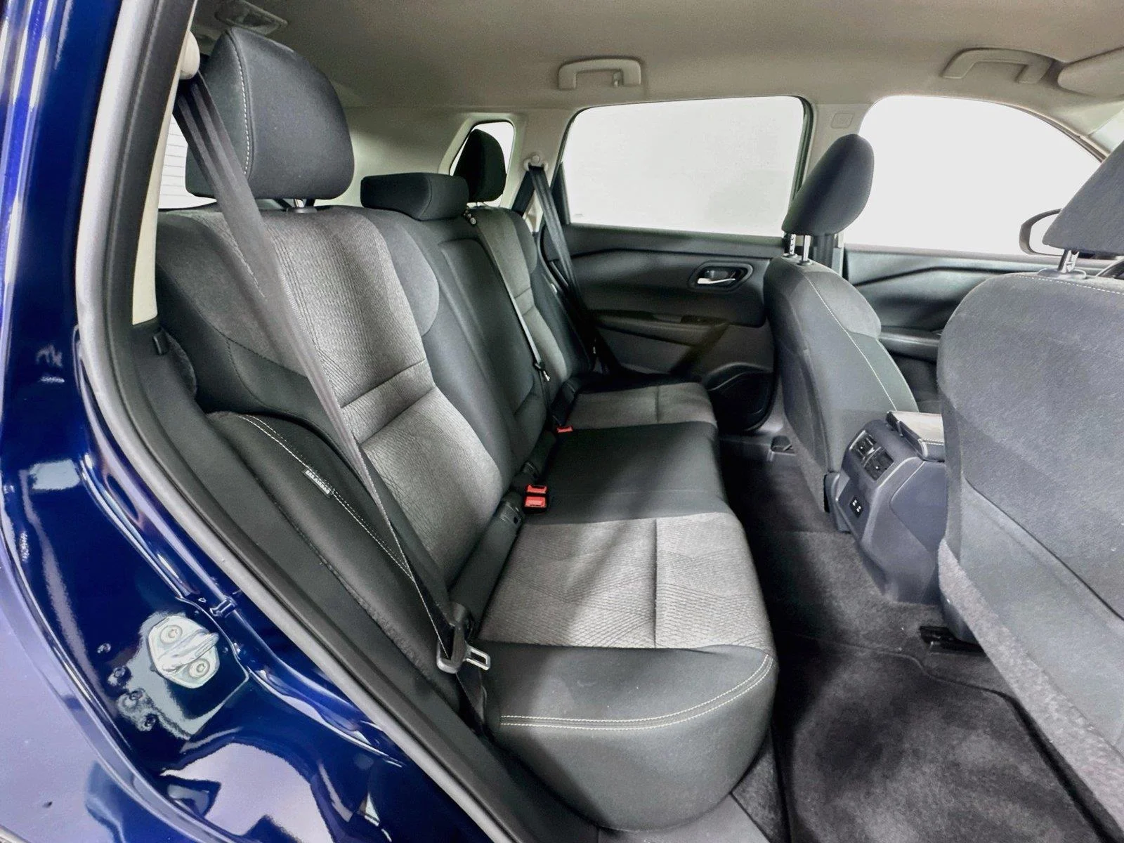 Used 2025 Deep Ocean Blue Pearl Nissan SV image 24