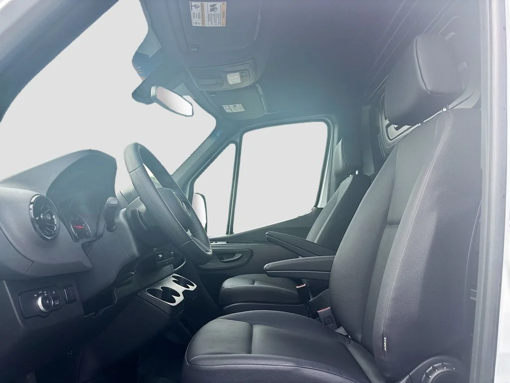 Used 2026 WHITE Mercedes-Benz Cargo Van image 31