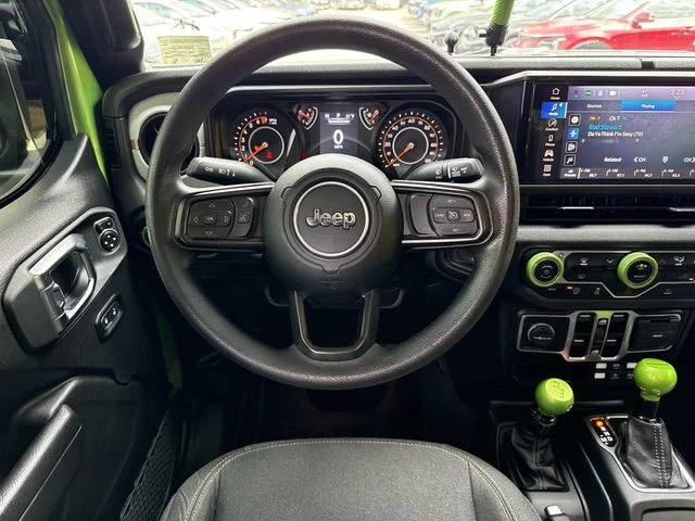 Used 2025  Jeep Nighthawk image 16