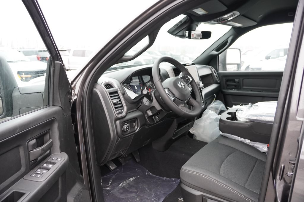 New 2026 Granite Crystal Metallic Clear-Coat Exterior Paint RAM Tradesman image 11