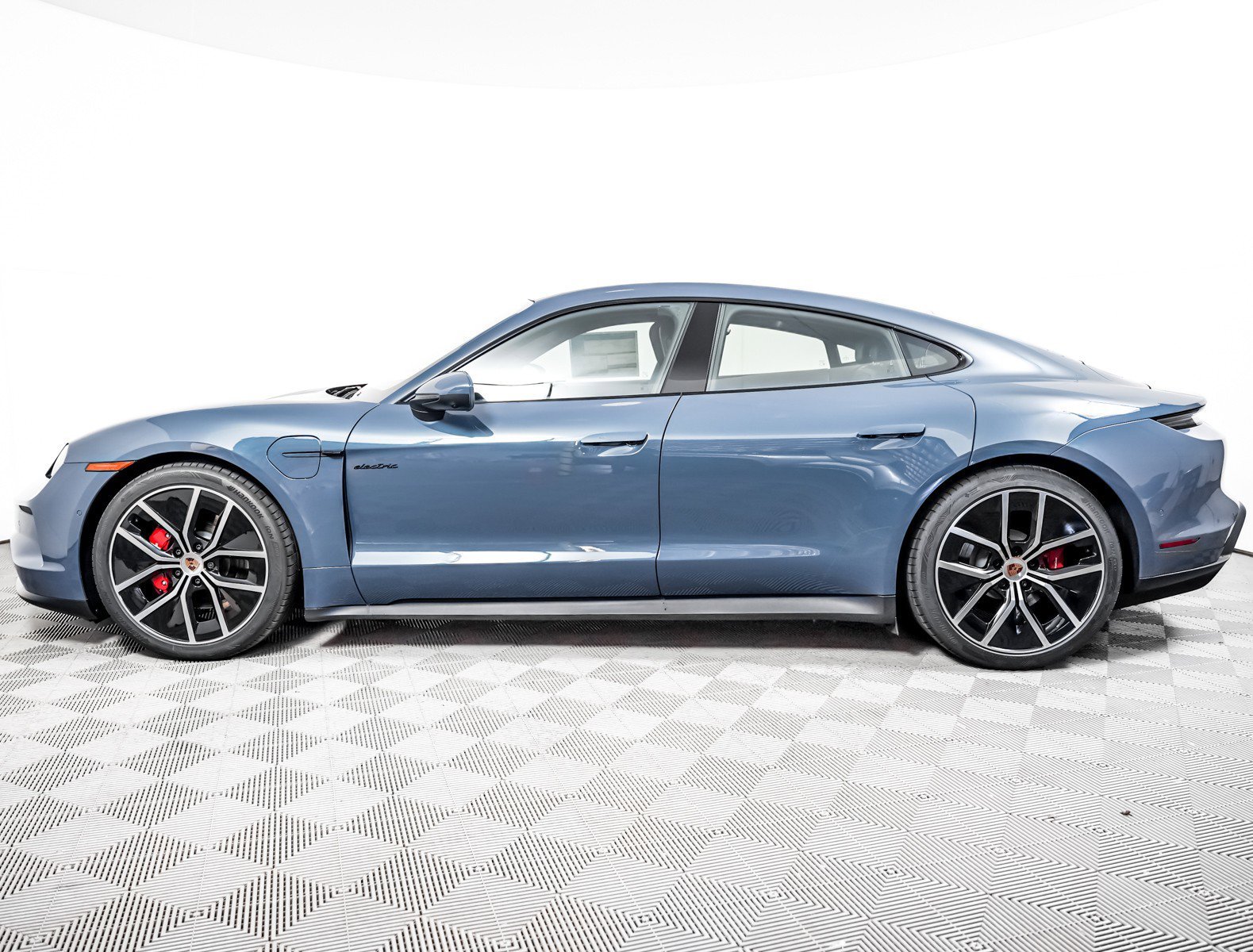 New 2026 PALE BLUE Porsche 4S image 2