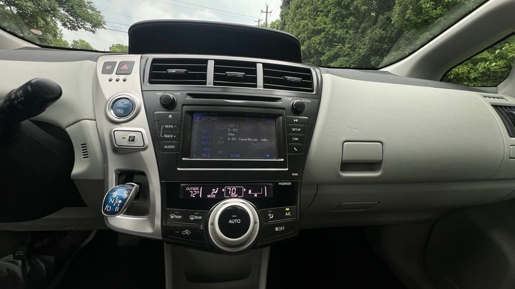 Used 2012 White Toyota Two image 16