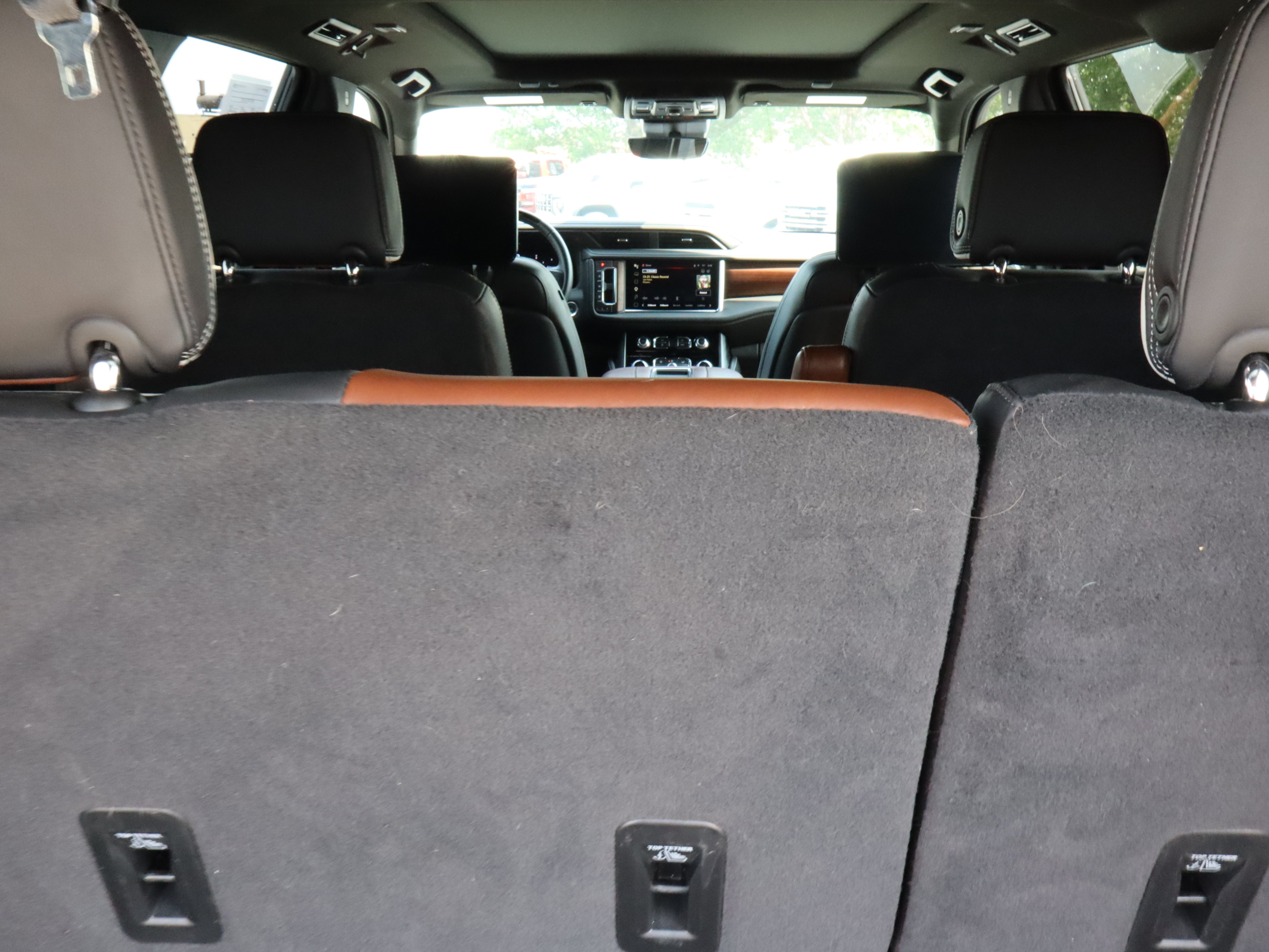 Used 2024 White Frost Tricoat GMC Denali Ultimate image 15