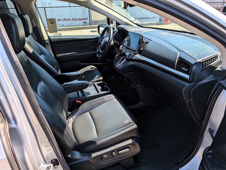 Used 2025 Solar Silver Metallic Honda EX-L image 22