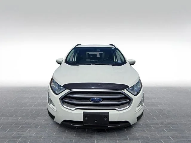 Used 2020 Diamond White Ford SE image 2
