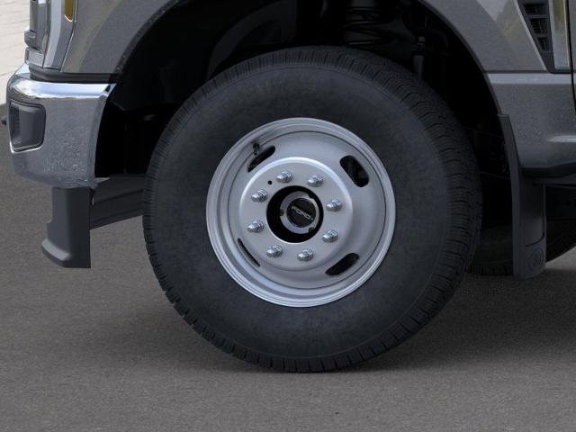 New 2026 Carbonized Gray Metallic Ford XLT image 41