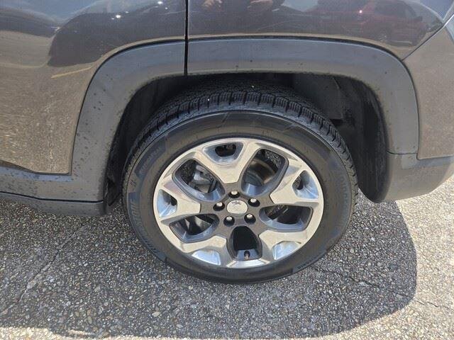 Used 2019 Granite Crystal Metallic Clearcoat Jeep Limited image 24