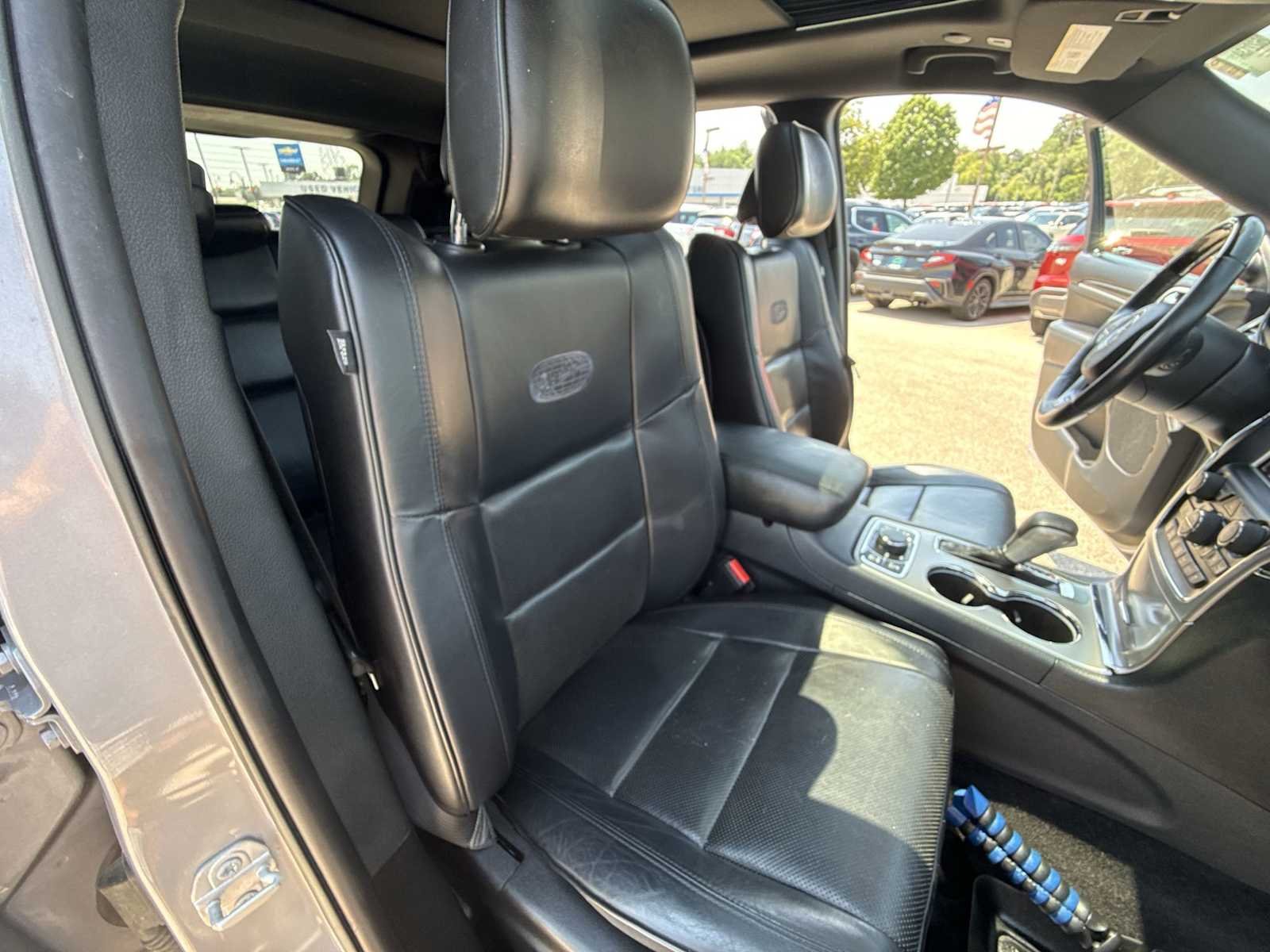 Used 2018 Silver Jeep Overland 4x4 image 28