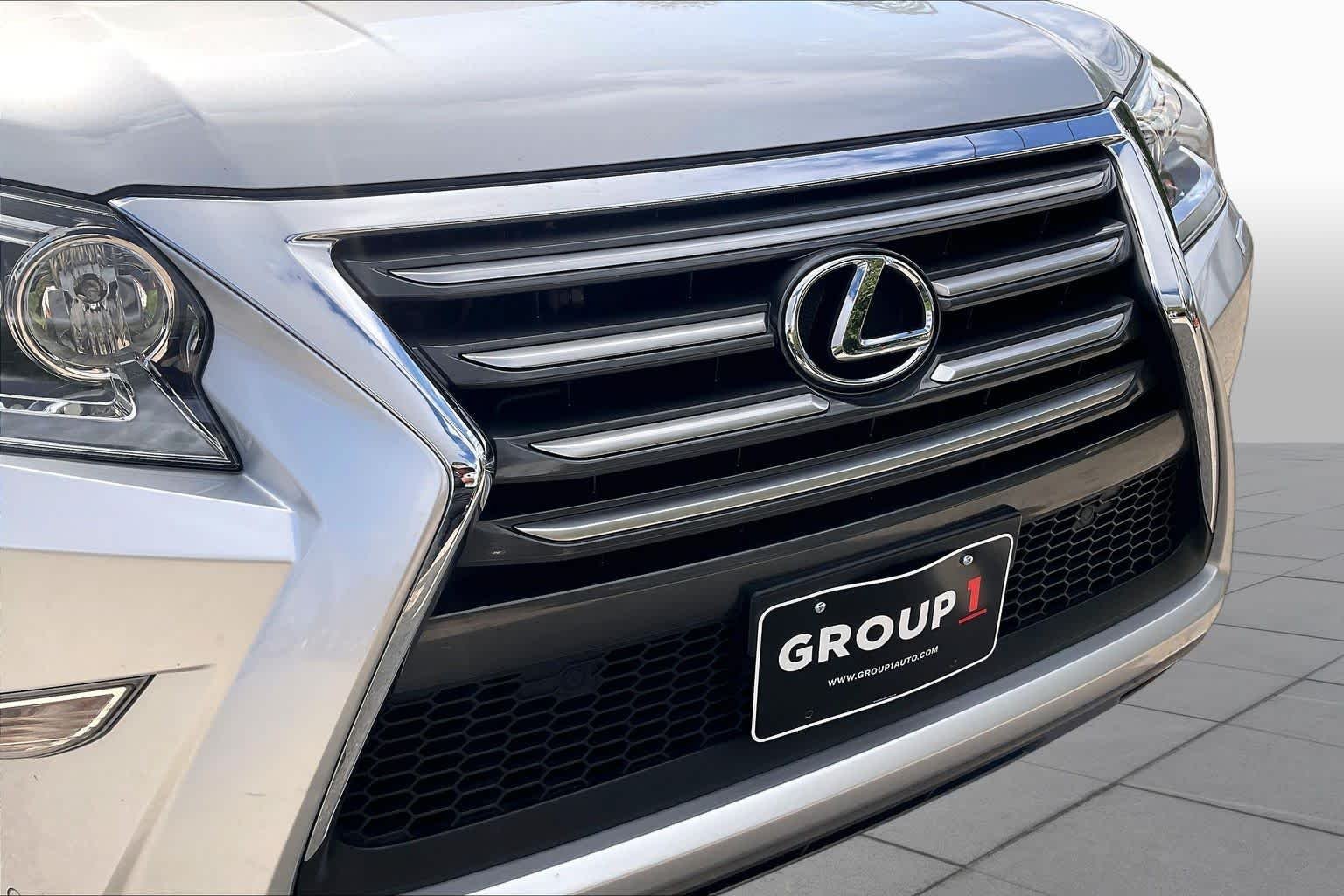 Used 2018 Silver Lining Metallic Lexus Premium image 29