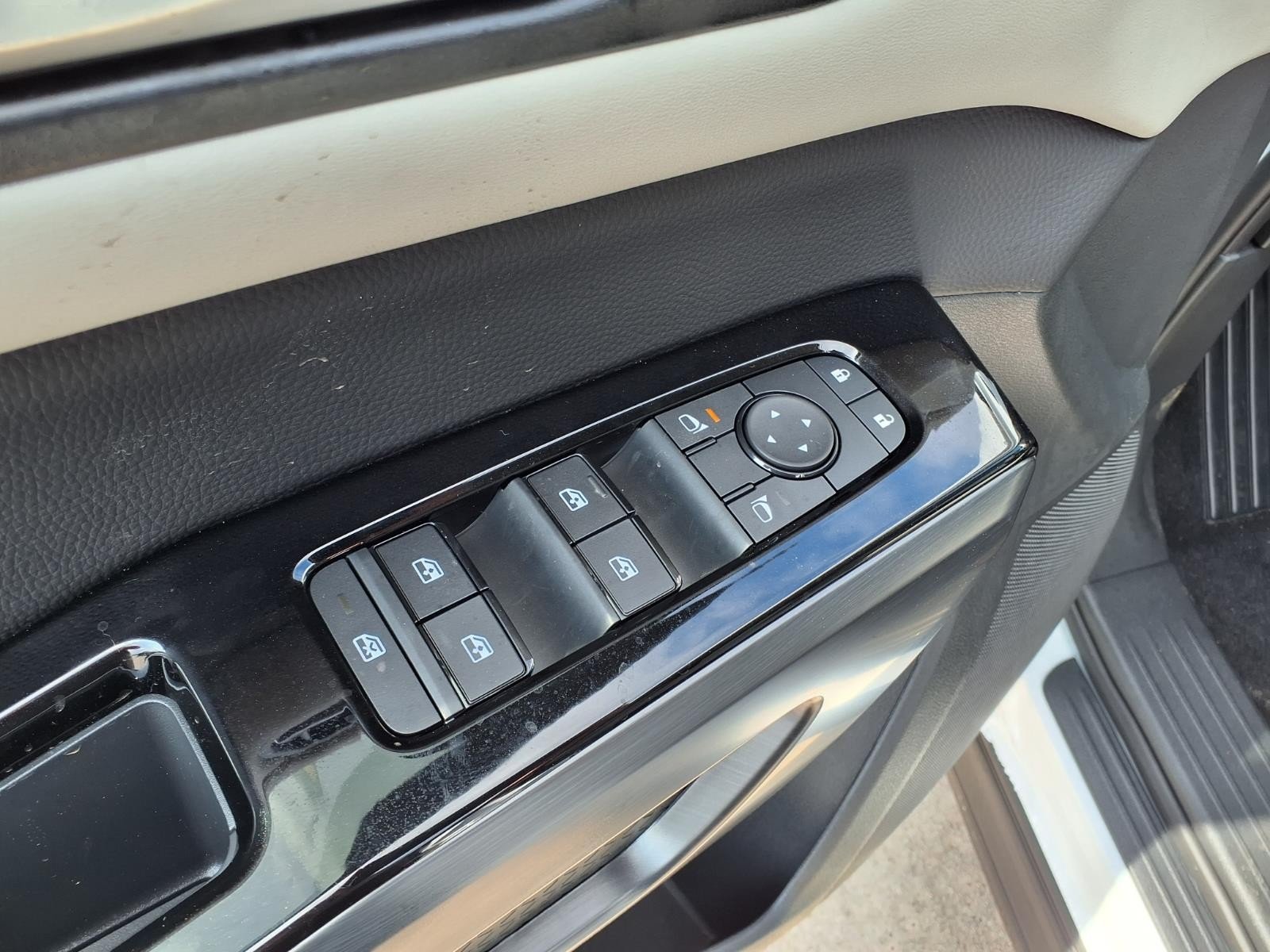 2026 Nissan Pathfinder SL White at Robbins Nissan
