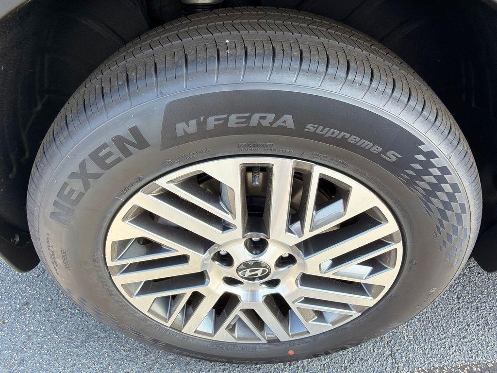 New 2026 Black Hyundai SEL Premium FWD image 17