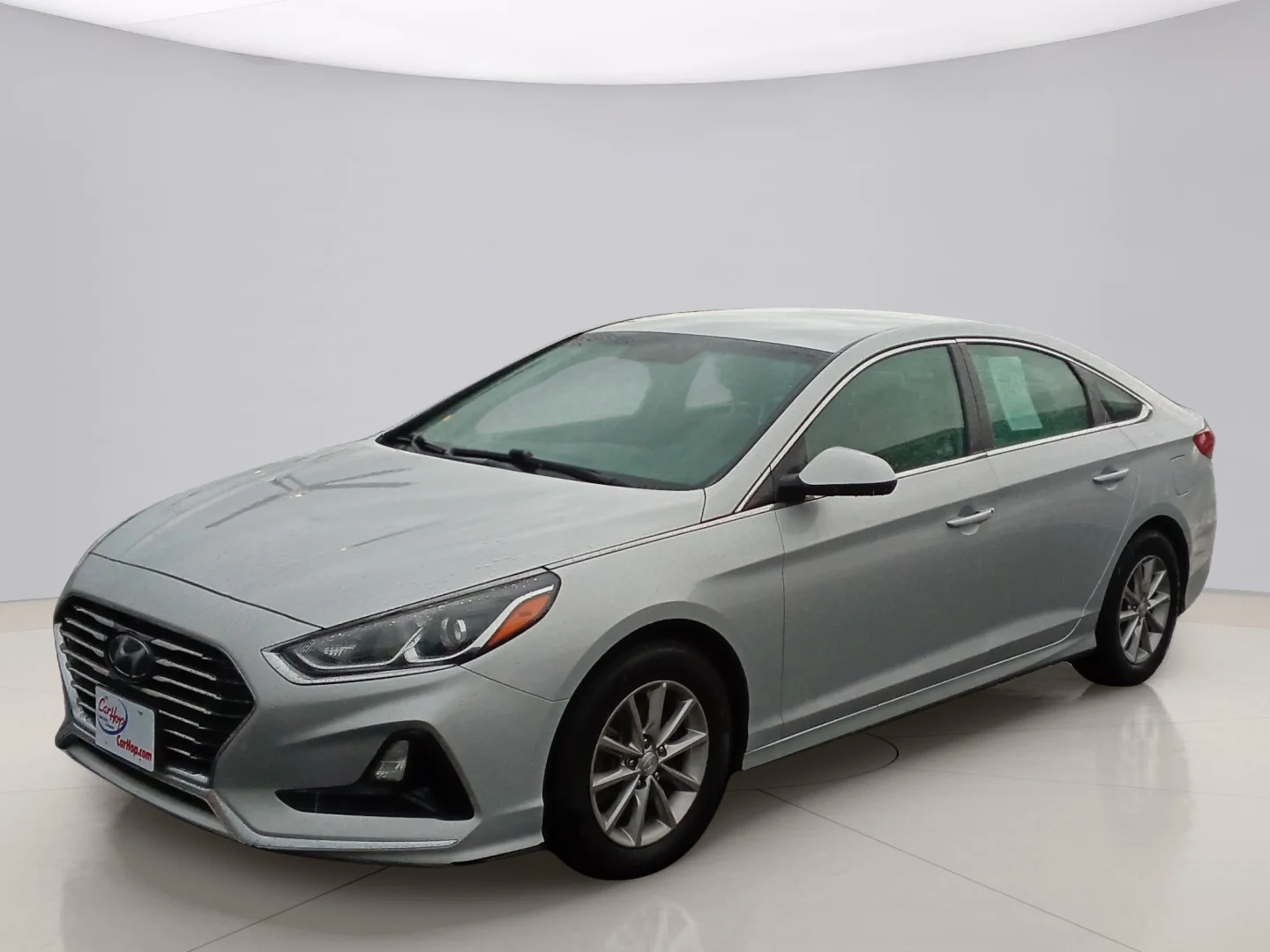 Used 2019 Silver Hyundai SE image 2