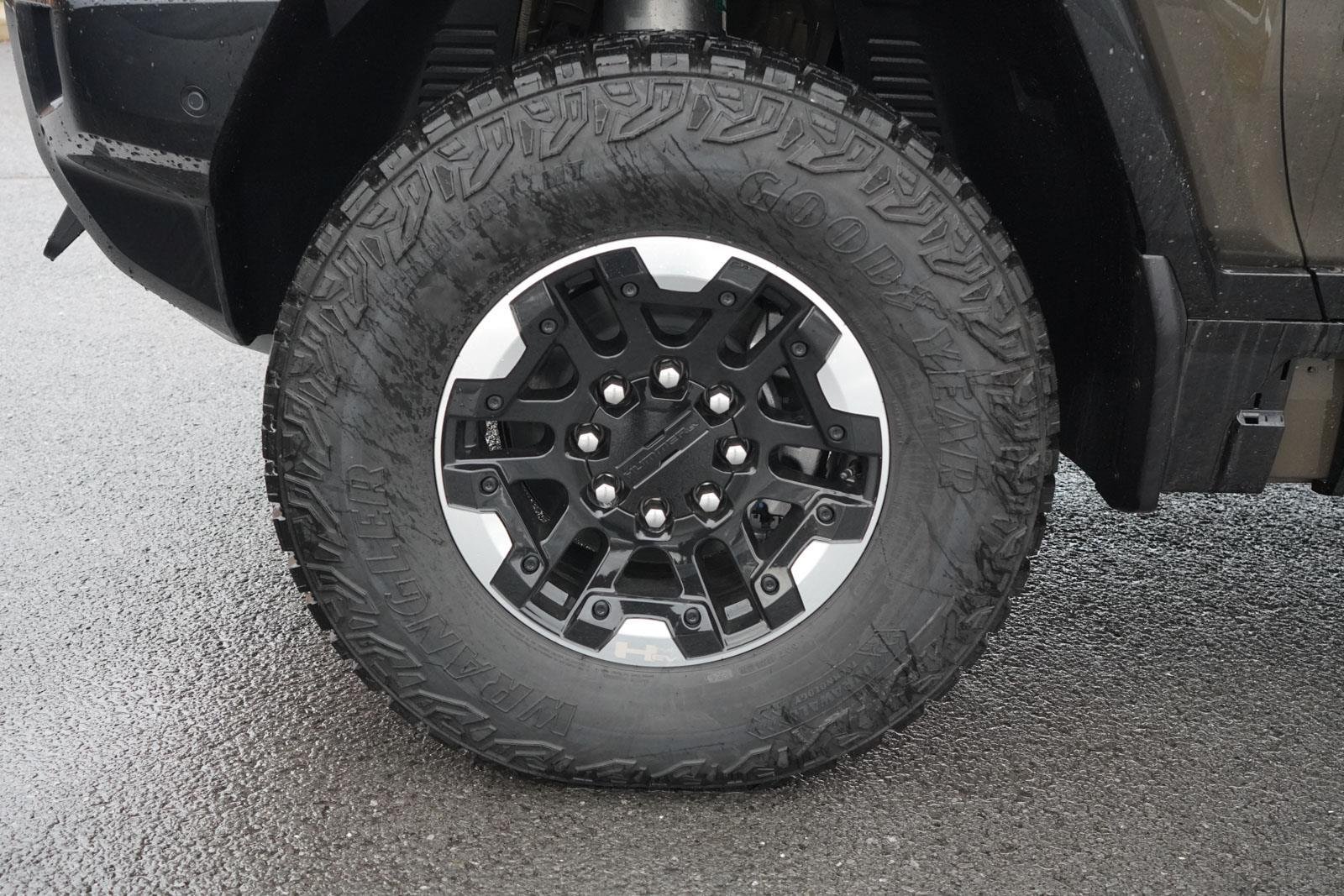 New 2024 Deep Aurora Metallic (Dark Bronze) GMC 2X image 10