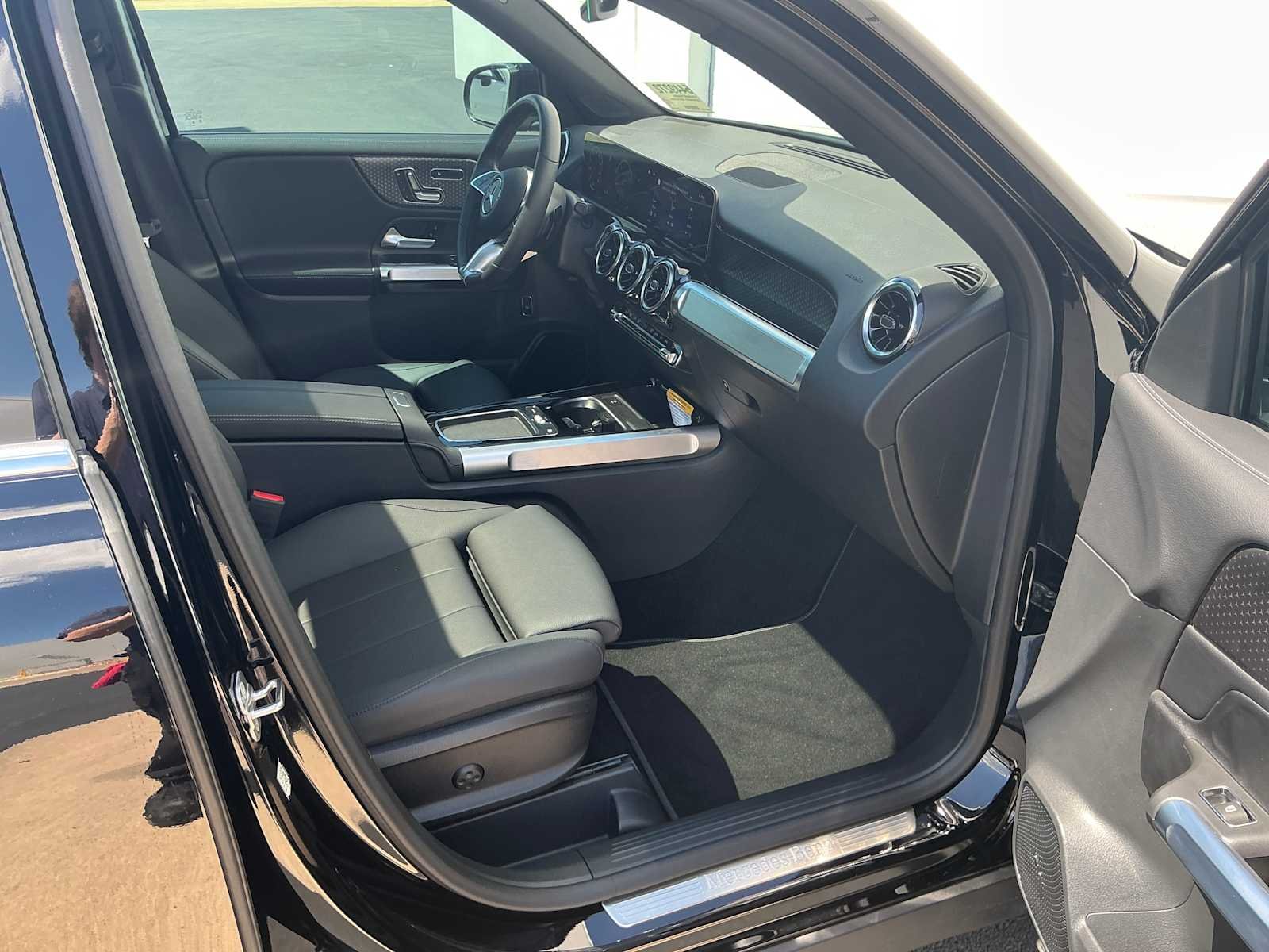 Used 2026 Night Black Mercedes-Benz GLB 250 image 11