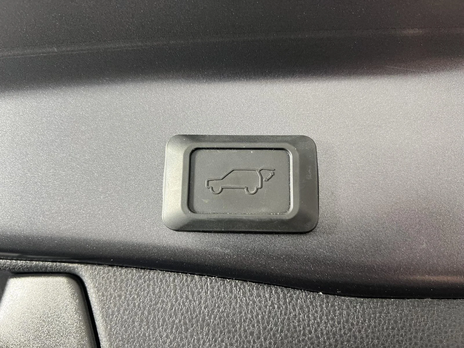 Used 2022 Magnetic Gray Metallic Toyota XLE Premium image 26