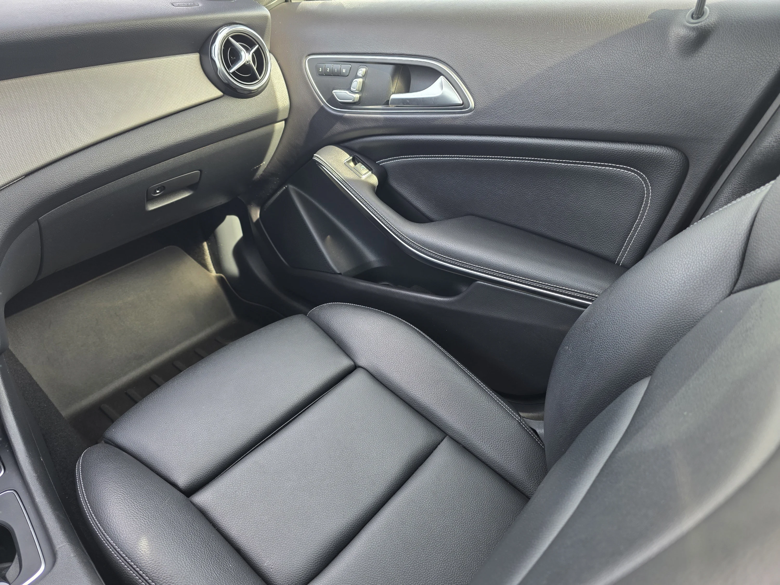 Used 2020 Cosmos Black Metallic Mercedes-Benz GLA 250 image 18