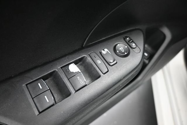 Used 2018 White Honda EX image 12