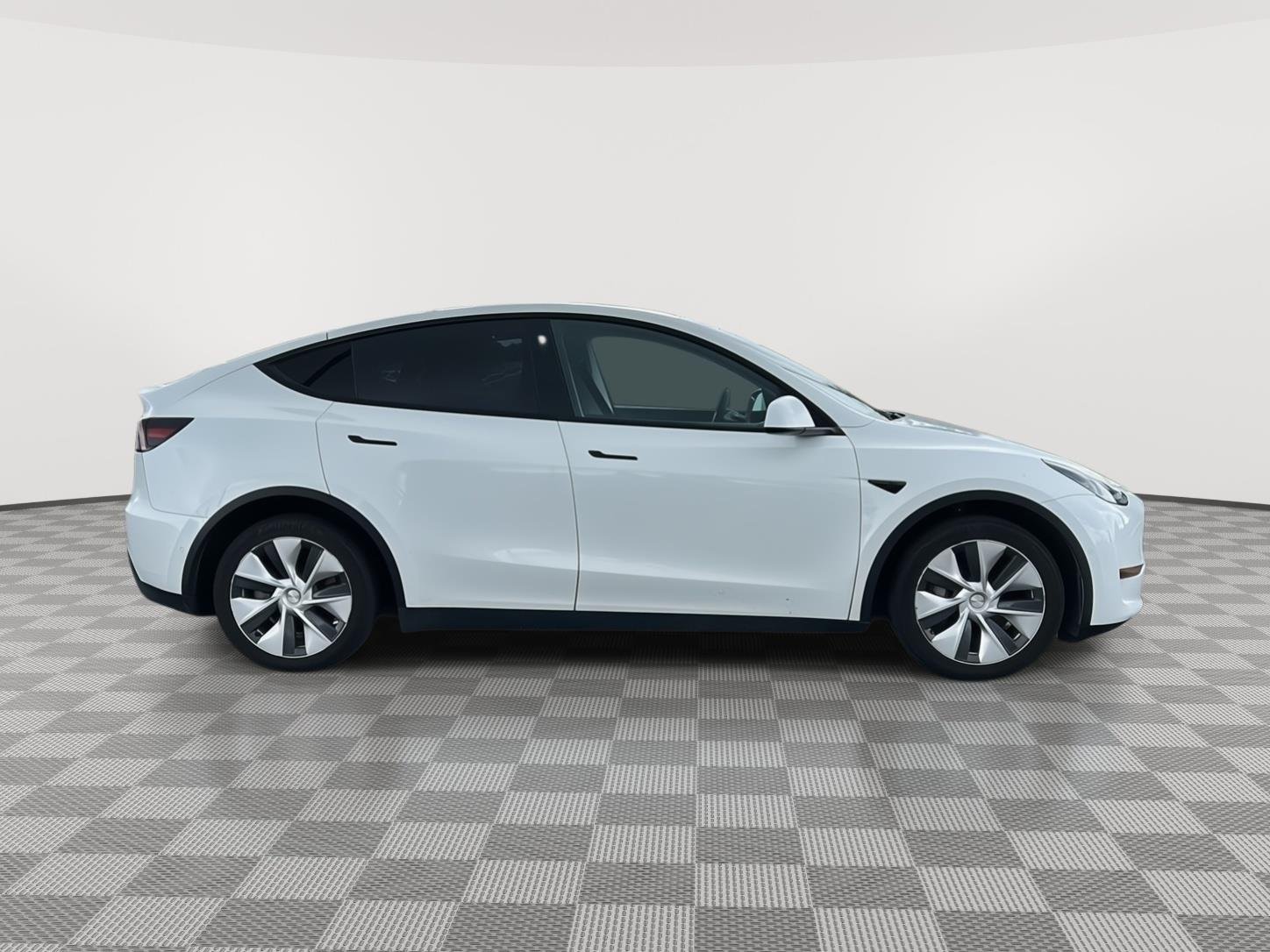 Used 2021 Tesla Model Y Long Range with VIN 5YJYGDEE4MF265621 for sale in Kansas City