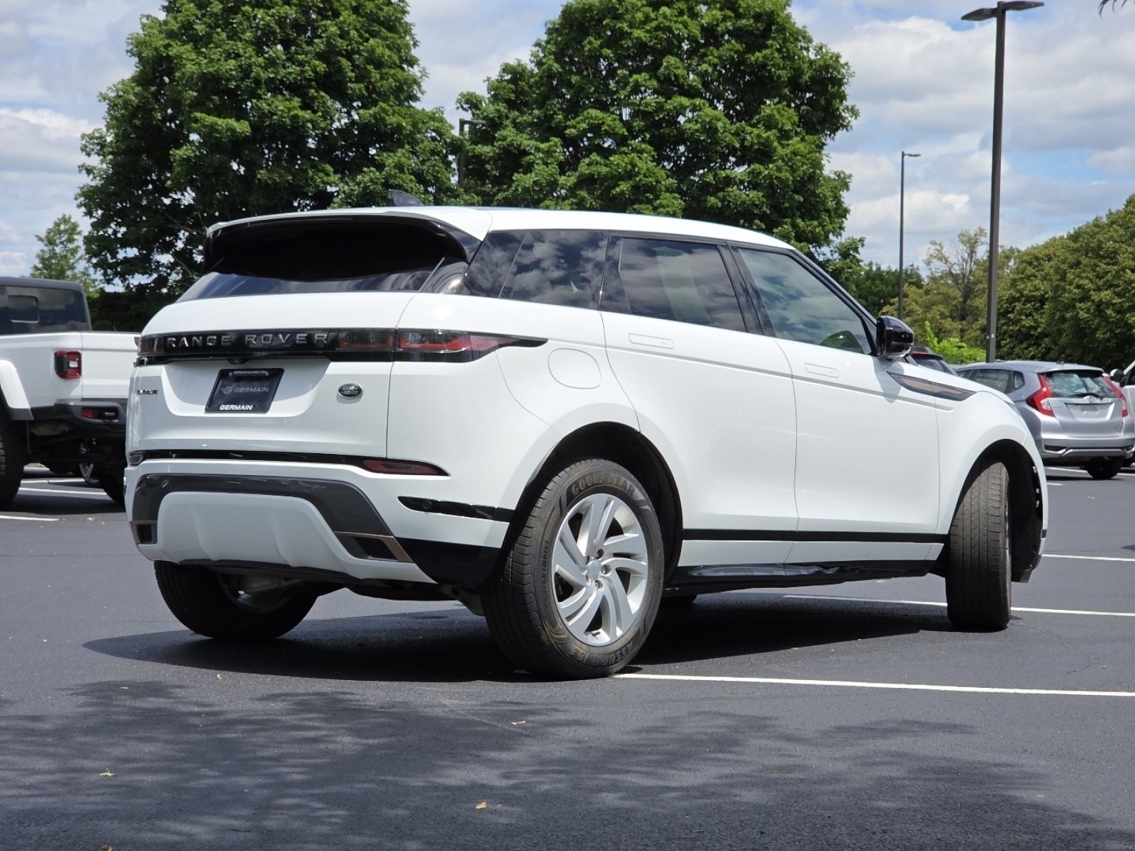 Used 2023 Fuji White Land Rover Dynamic image 23