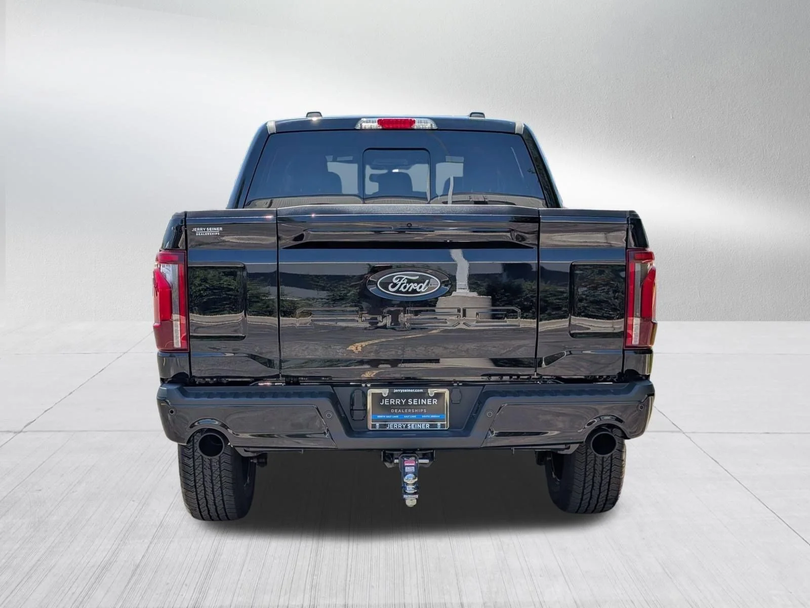 Used 2025 Black Metallic Ford LARIAT image 4