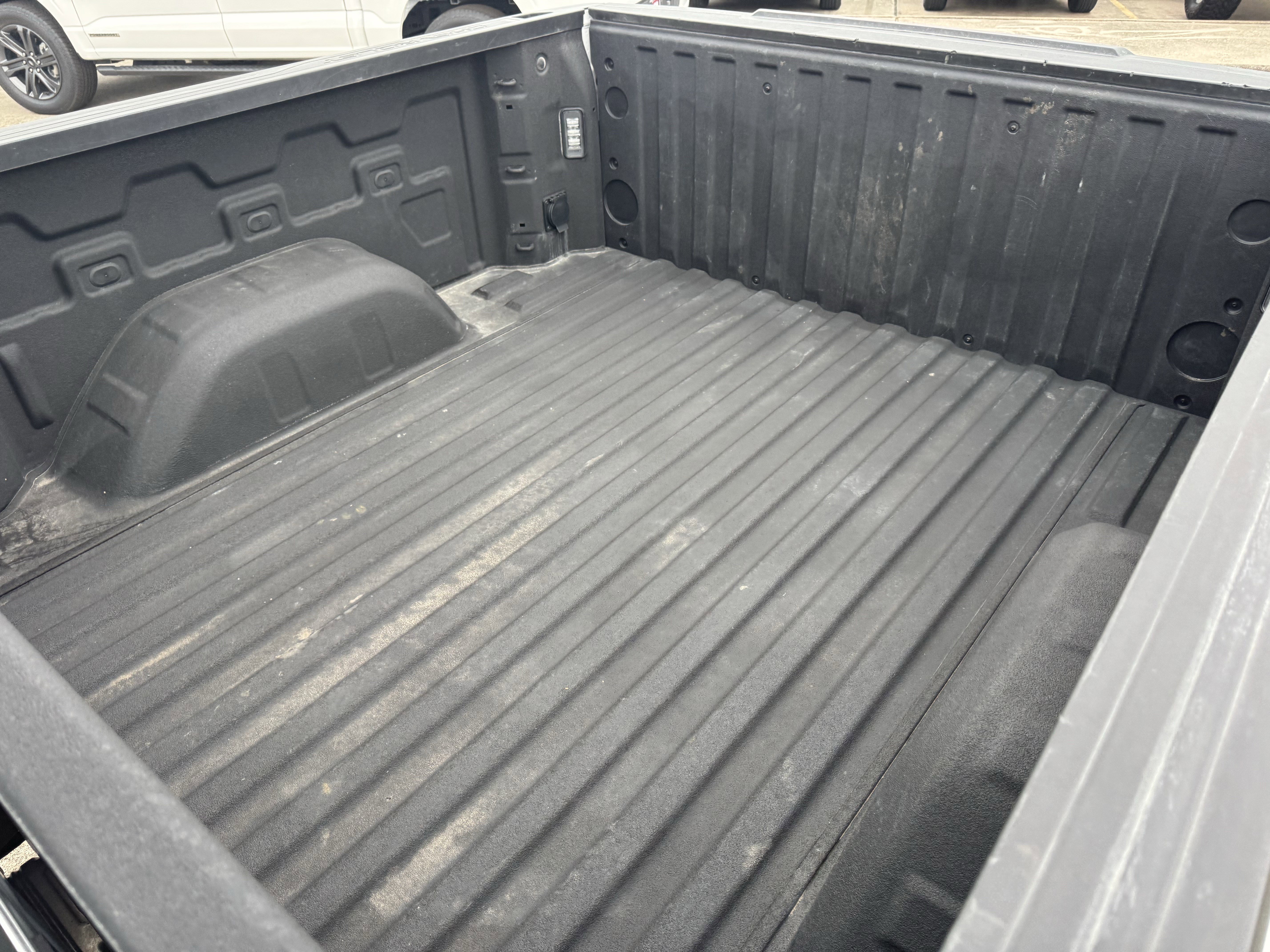 Used 2025 Summit White Chevrolet LTZ image 30
