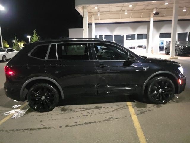Used 2021 Deep Black Pearl Effect Volkswagen SE image 6